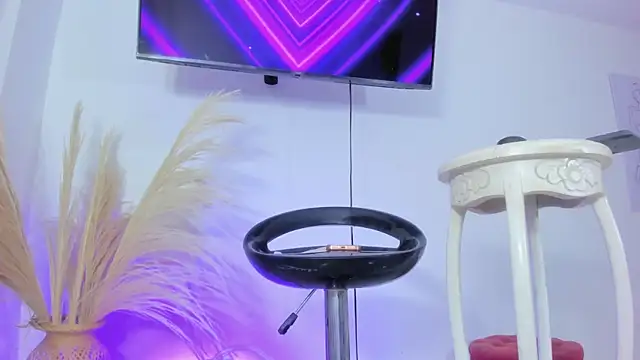 Camila saaenz online show from April 10, 10:00 am