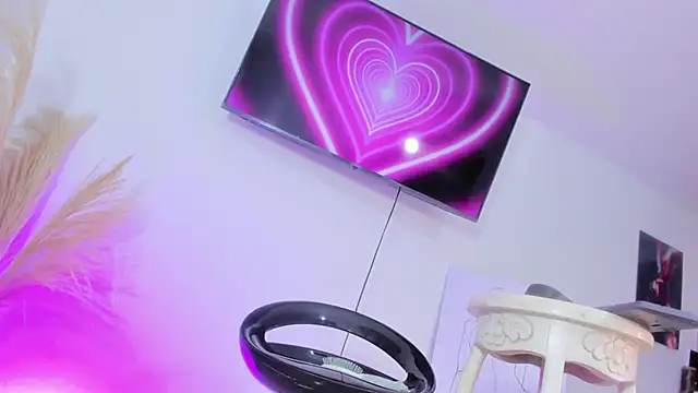 Camila saaenz online show from April 1, 12:35 am