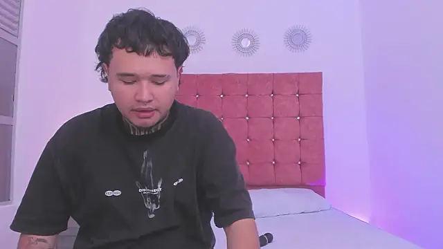 Beele and Evie online show from February 4, 7:53 pm