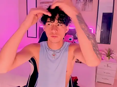 Snapshot of back_thomson chatting on February 25, 9:14 pm back thomson online show from February 25, 9:14 pm