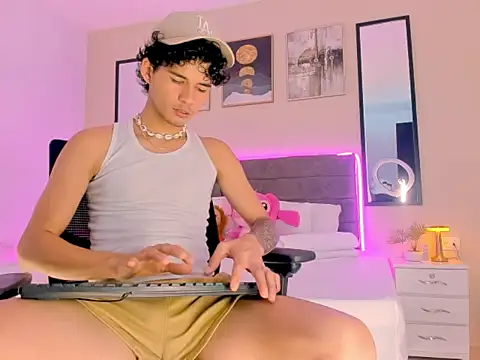 Snapshot of back_thomson chatting on February 13, 1:33 pm back thomson online show from February 13, 1:33 pm