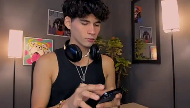 Snapshot of back_thomson chatting on January 31, 11:14 pm back thomson online show from January 31, 11:14 pm