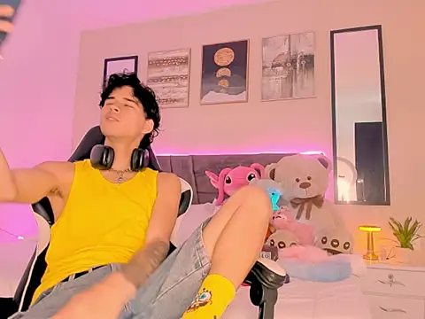 Snapshot of back_thomson chatting on February 22, 7:26 pm back thomson online show from February 22, 7:26 pm