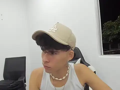 Snapshot of back_thomson chatting on December 17, 9:25 am back thomson online show from December 17, 9:25 am