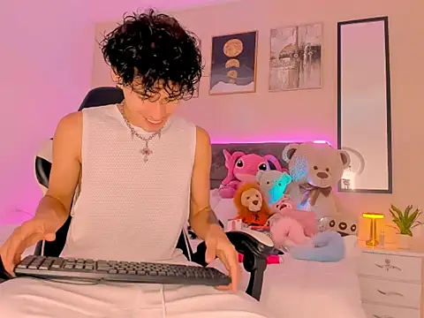 Snapshot of back_thomson chatting on February 21, 8:44 pm back thomson online show from February 21, 8:44 pm