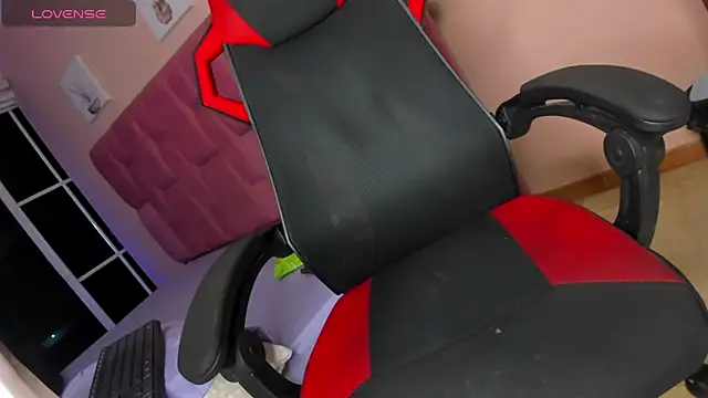 Snapshot of Jaddy_lol chatting on February 14, 6:24 am Jaddy lol online show from February 14, 6:24 am