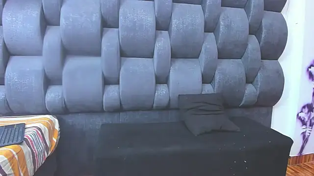 Snapshot of nahomiandandres chatting on January 11, 3:24 am nahomiandandres online show from January 11, 3:24 am