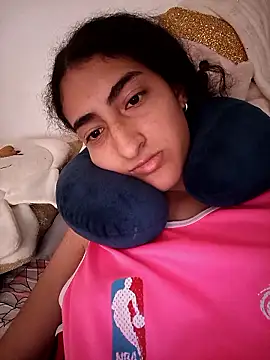 Snapshot of LindaRojas chatting on December 16, 7:40 pm LindaRojas online show from December 16, 7:40 pm