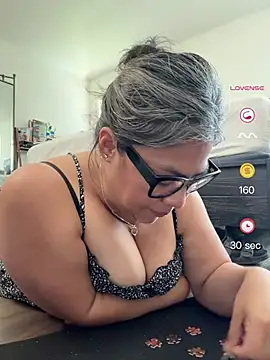 Snapshot of BettyWhispers chatting on May 20, 8:17 pm BettyWhispers online show from May 20, 8:17 pm