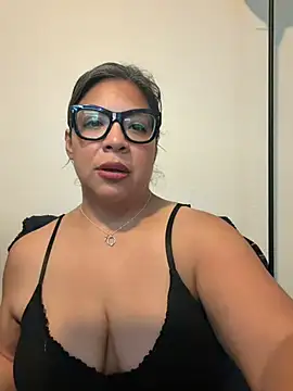 Snapshot of BettyWhispers chatting on May 13, 12:56 pm BettyWhispers online show from May 13, 12:56 pm