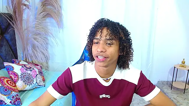 Snapshot of angelll18_ chatting on April 25, 8:39 pm angelll18 online show from April 25, 8:39 pm