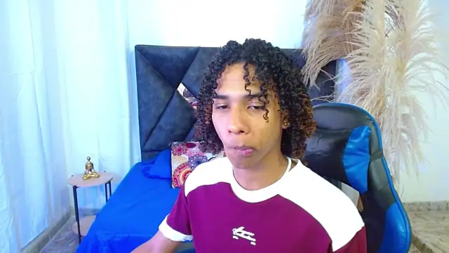 angelll18  online show from March 31, 8:22 pm