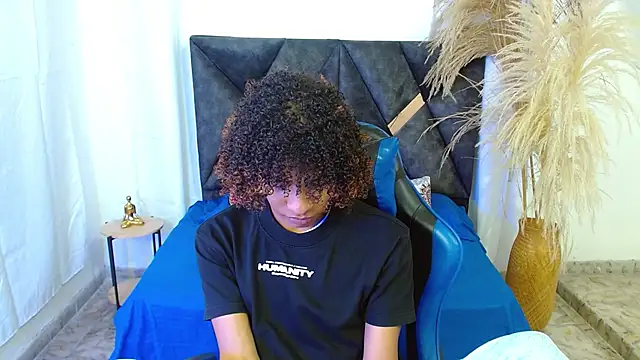 angelll18  online show from April 14, 8:47 pm