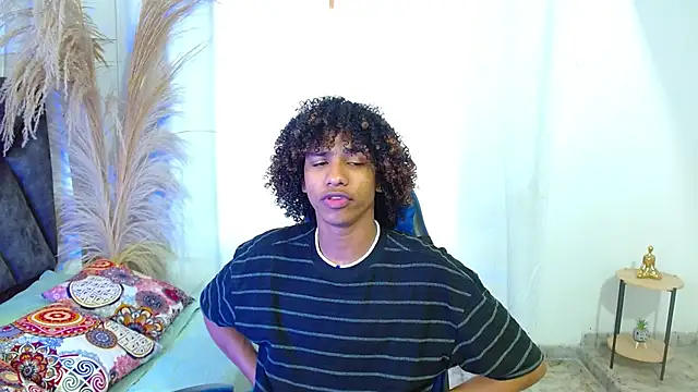 Snapshot of angelll18_ chatting on June 4, 8:57 pm angelll18 online show from June 4, 8:57 pm