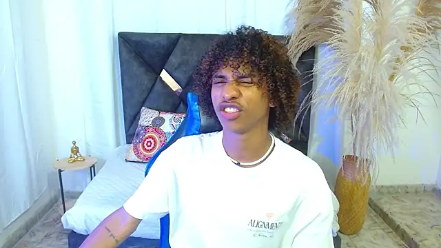 angelll18  online show from February 10, 8:30 pm