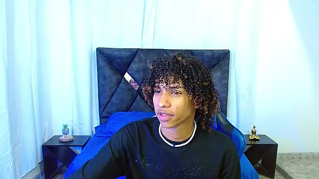 Snapshot of angelll18_ chatting on June 24, 8:50 pm angelll18 online show from June 24, 8:50 pm
