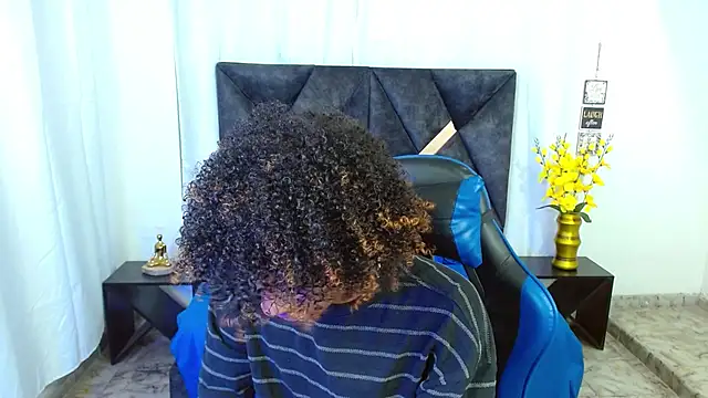 Snapshot of angelll18_ chatting on July 17, 9:12 pm angelll18 online show from July 17, 9:12 pm