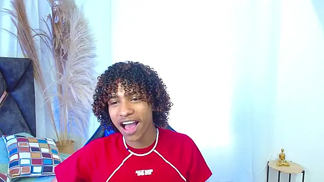 angelll18  online show from December 22, 8:20 pm