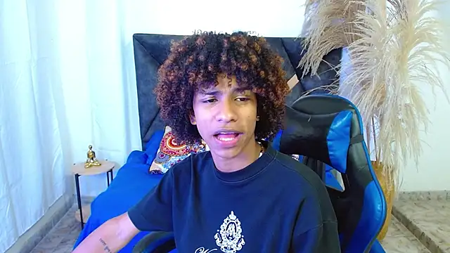 angelll18  online show from April 15, 8:53 pm