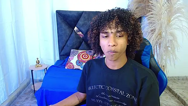 angelll18  online show from March 24, 8:53 pm