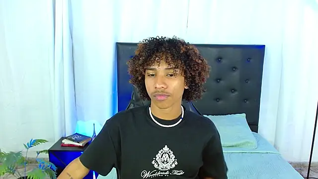 angelll18  online show from February 26, 9:37 pm