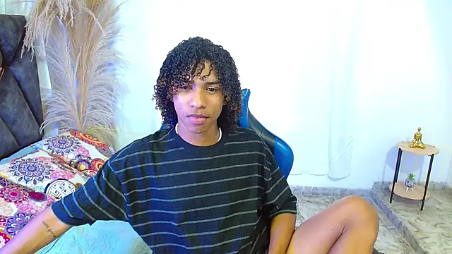 Snapshot of angelll18_ chatting on May 27, 9:00 pm angelll18 online show from May 27, 9:00 pm