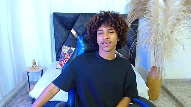 angelll18  online show from February 11, 8:41 pm