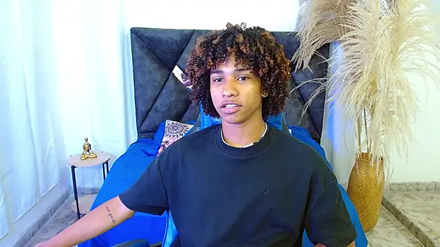 angelll18  online show from March 20, 9:05 pm