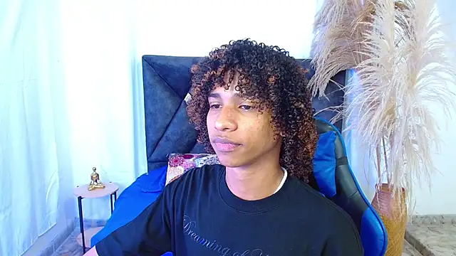 angelll18  online show from March 28, 8:54 pm