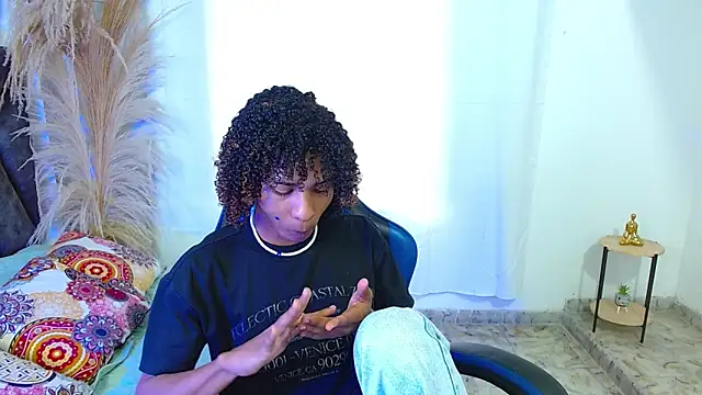 Snapshot of angelll18_ chatting on May 25, 9:02 pm angelll18 online show from May 25, 9:02 pm