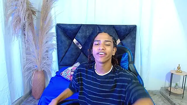 Snapshot of angelll18_ chatting on June 18, 8:36 pm angelll18 online show from June 18, 8:36 pm