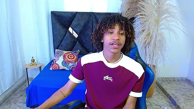 angelll18  online show from March 11, 9:09 pm