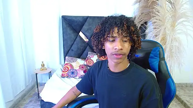 angelll18  online show from February 27, 9:03 pm