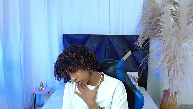 angelll18  online show from January 9, 9:00 pm