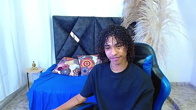 angelll18  online show from March 12, 9:08 pm