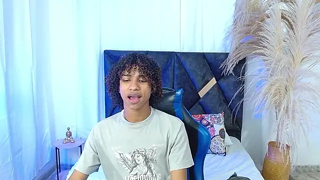 angelll18  online show from January 10, 8:26 pm