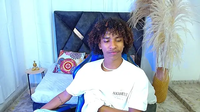 angelll18  online show from February 20, 8:44 pm