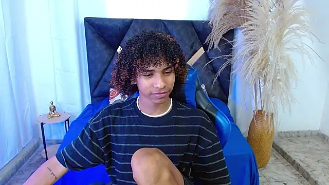 angelll18  online show from April 7, 8:10 pm