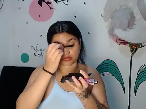 Snapshot of loveShae__ chatting on December 14, 3:35 am loveShae online show from December 14, 3:35 am