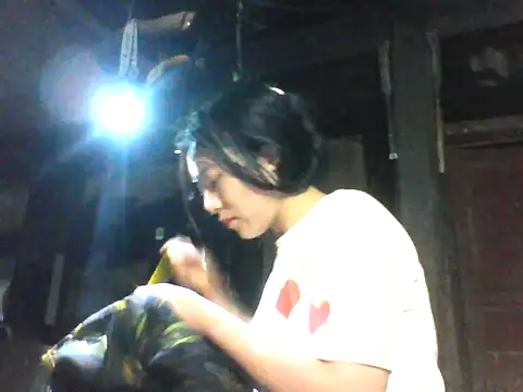 Snapshot of Maylyly_k2 chatting on December 15, 2:12 pm Maylyly k2 online show from December 15, 2:12 pm