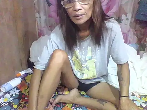 Snapshot of Petite_elise chatting on June 14, 10:11 pm Petite elise online show from June 14, 10:11 pm