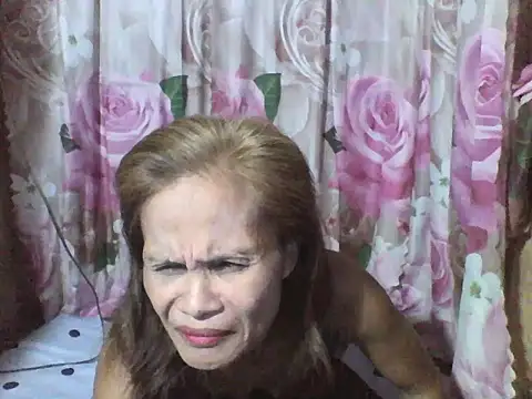 Petite elise online show from April 8, 8:32 pm