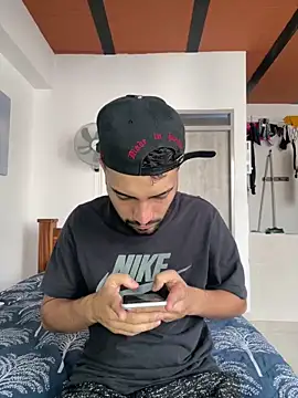 jamess 0 online show from May 7, 9:07 pm