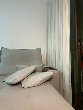 privsloirinha online show from February 24, 3:29 am