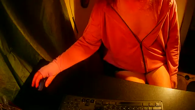 GoodGirlKelly online show from May 8, 6:17 am
