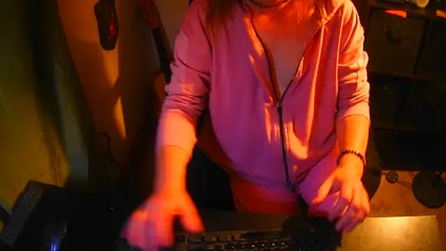 GoodGirlKelly online show from February 4, 9:43 pm