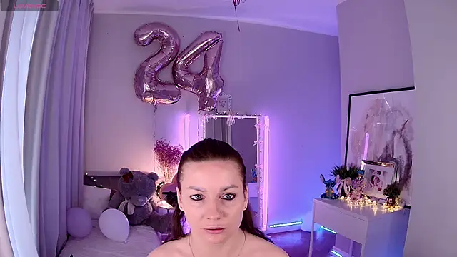 Snapshot of Ann_Me chatting on December 14, 7:14 am Ann Me online show from December 14, 7:14 am