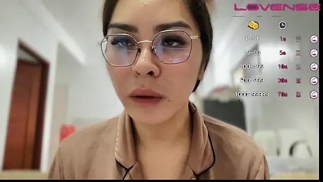 callMeMartina Lyn online show from December 15, 6:41 am