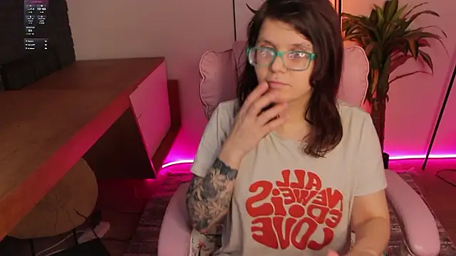 Ariell Mini online show from March 18, 1:02 pm