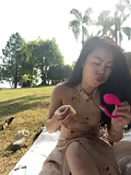 ella-ys online show from January 12, 5:47 am